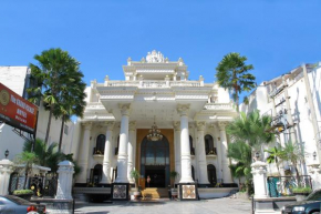 Гостиница The Grand Palace Hotel Malang  Маланг